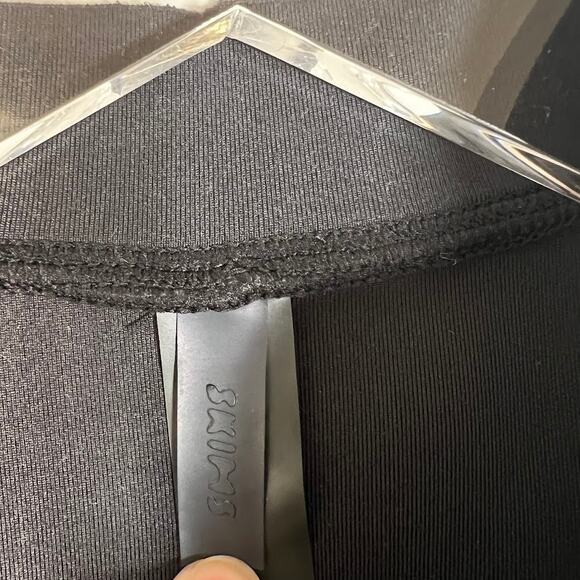 SKIMS rubberized scuba bikini set - Picture 8 of 15